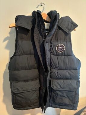 Abercrombie & Fitch Men's Dark Blue Quilted Puffer Vest